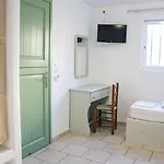 Nikos Place Ios