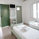 Nikos Place Ios