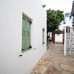 Nikos Place * Ios