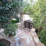Nikos Place *