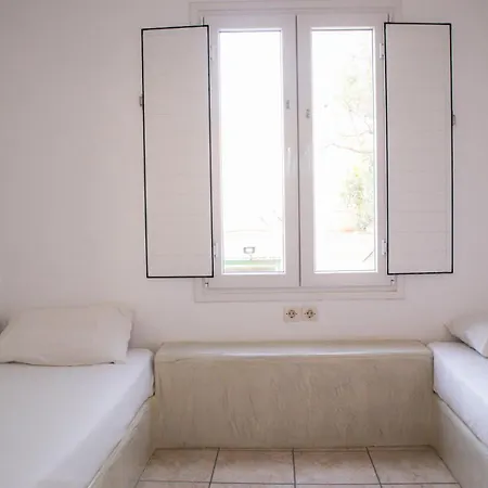 Nikos Place Apartment *