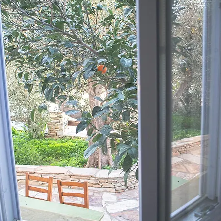 Nikos Place * イオス島 チョーラ