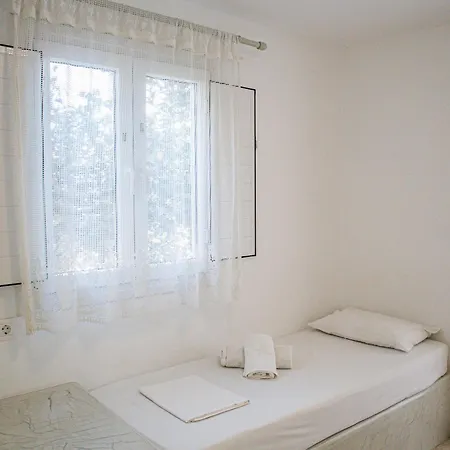 Nikos Place アパート *