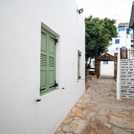 Nikos Place * イオス島 チョーラ