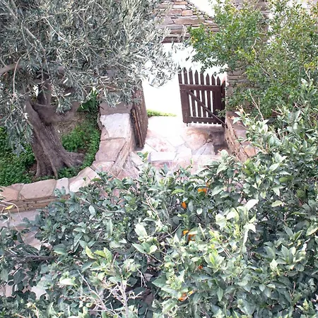 Nikos Place Apartment *