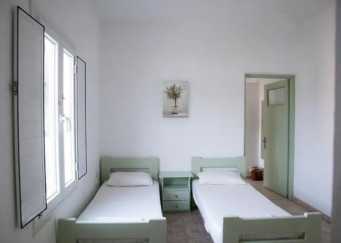 Nikos Place 이오스 코라