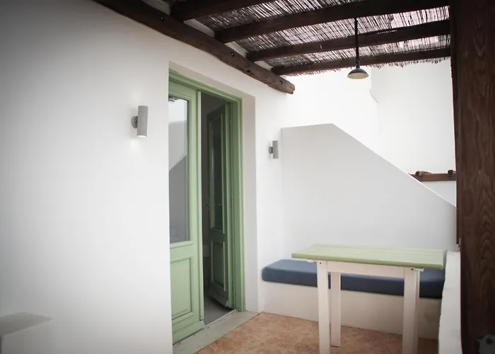 Nikos Place إيوس خورا