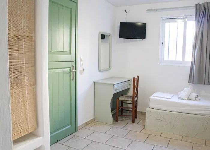 Nikos Place إيوس خورا