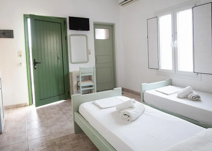 Nikos Place إيوس خورا