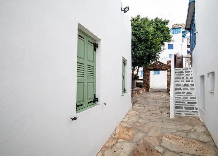 Nikos Place * 이오스 코라